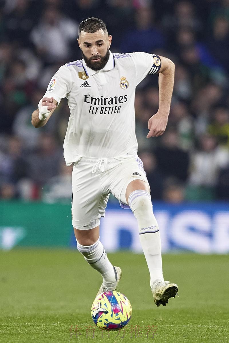 连失2点后 本泽马罚出优雅勺子!14球登顶欧冠射手榜